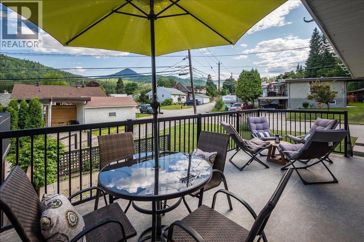 407 Willow Drive, Warfield