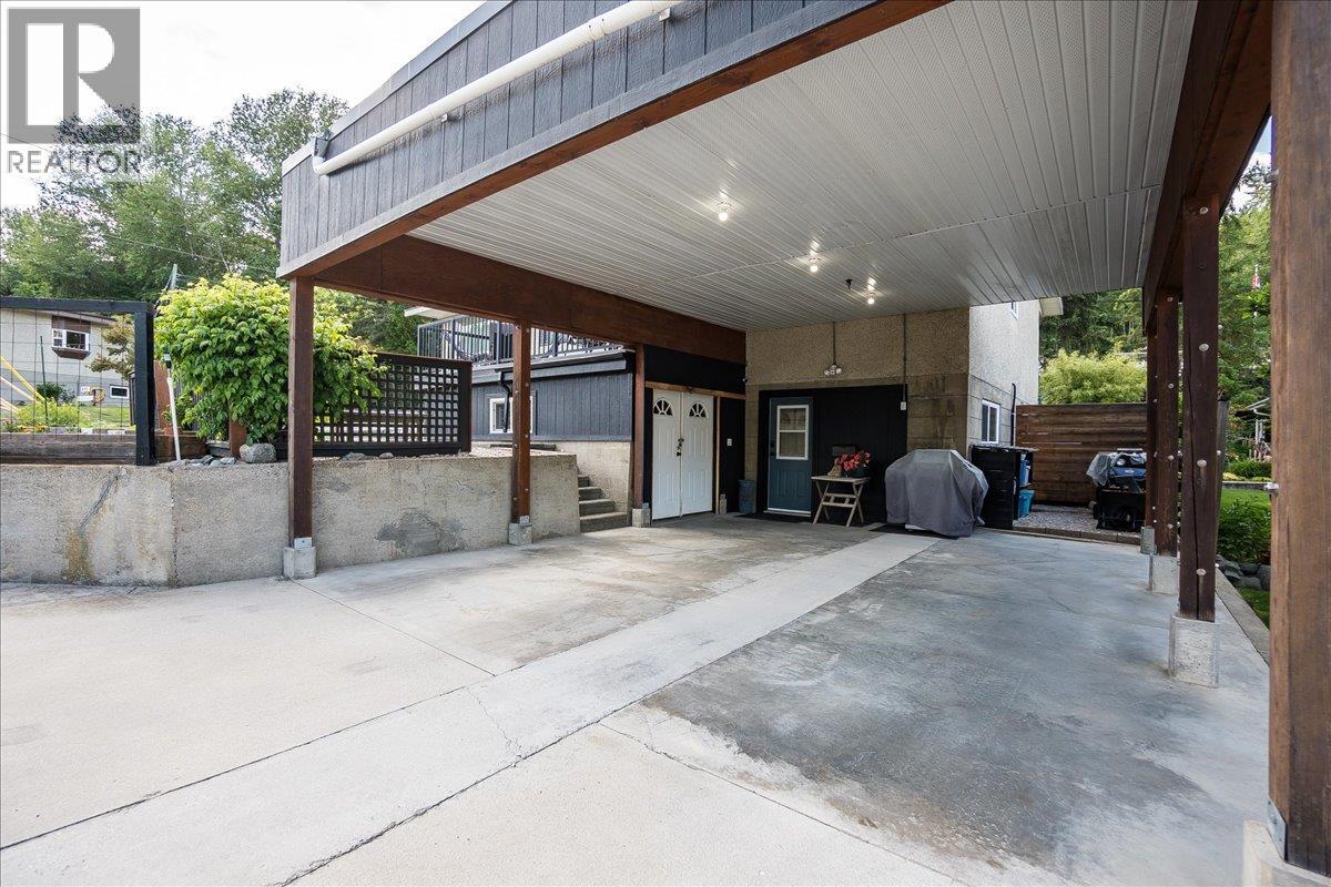 407 Willow Drive, Warfield