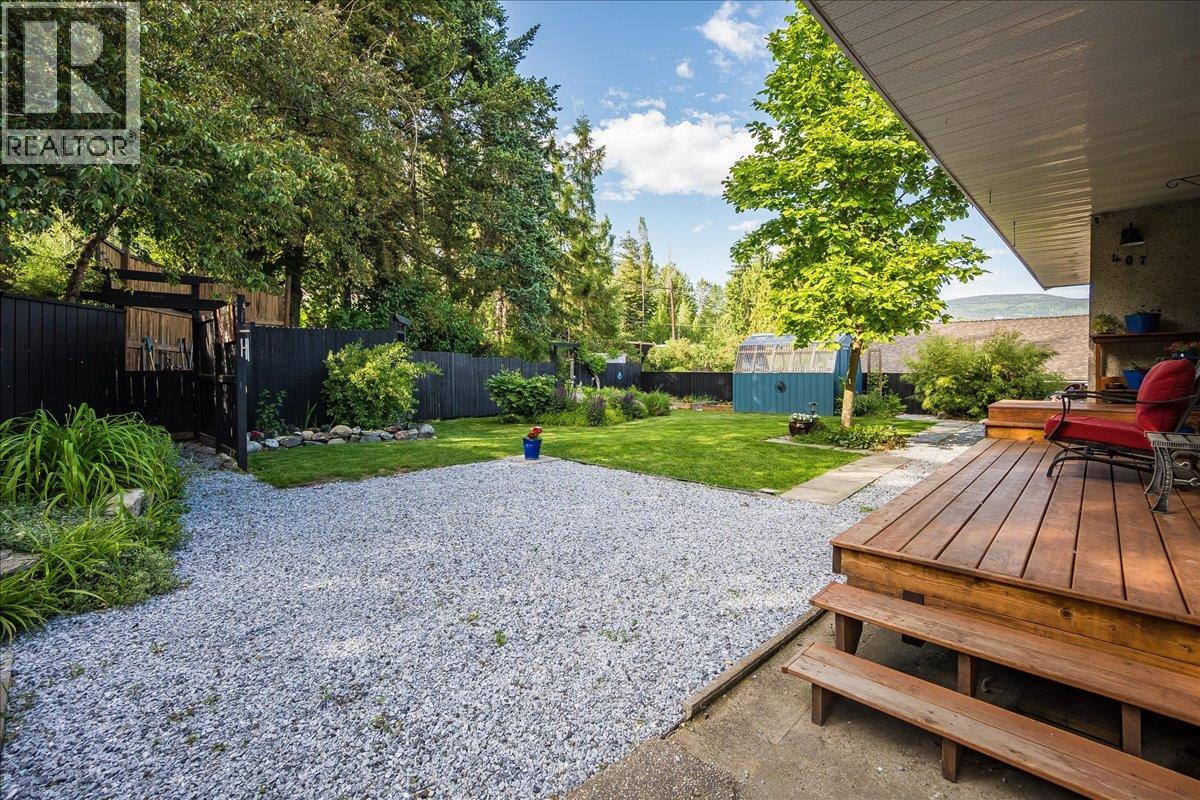 407 Willow Drive, Warfield