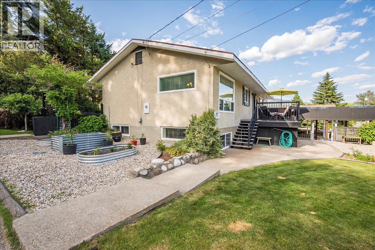 407 Willow Drive, Warfield