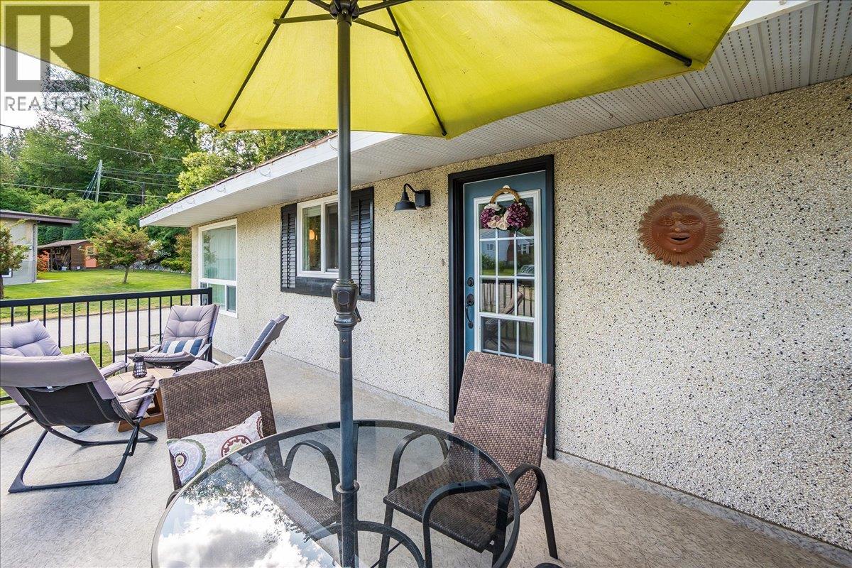 407 Willow Drive, Warfield