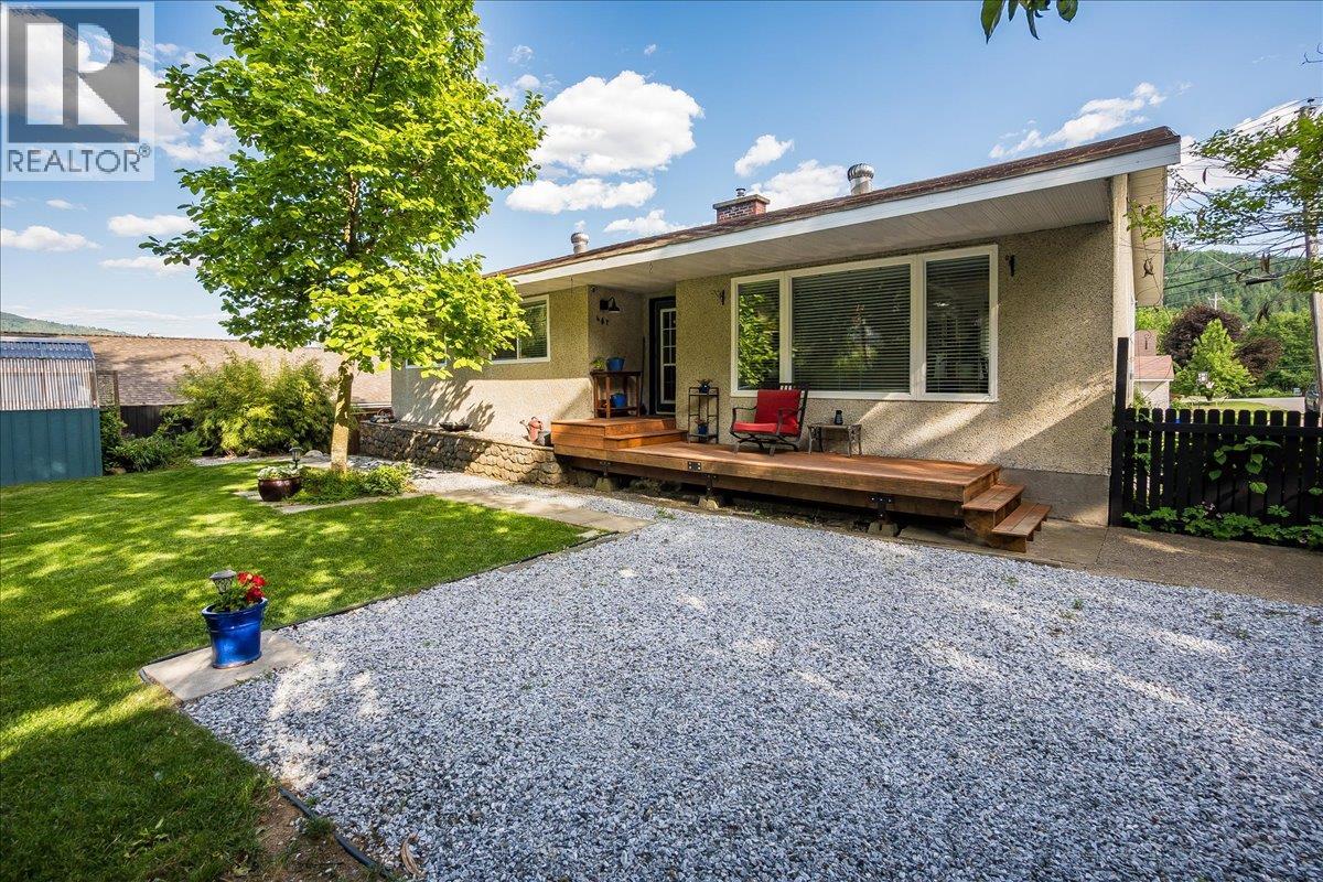 407 Willow Drive, Warfield