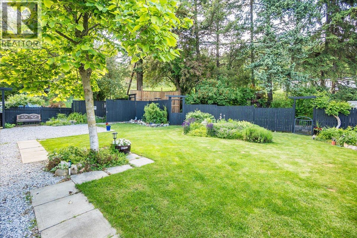 407 Willow Drive, Warfield