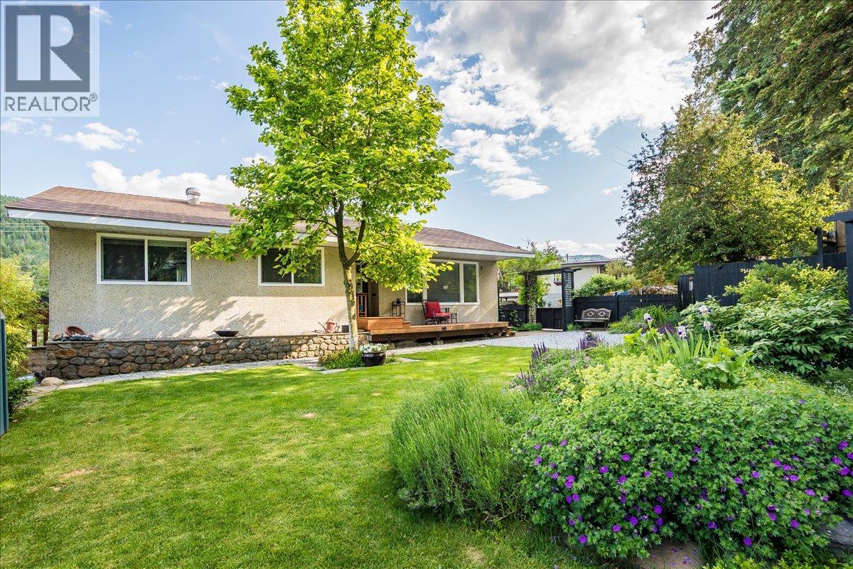 407 Willow Drive - 2