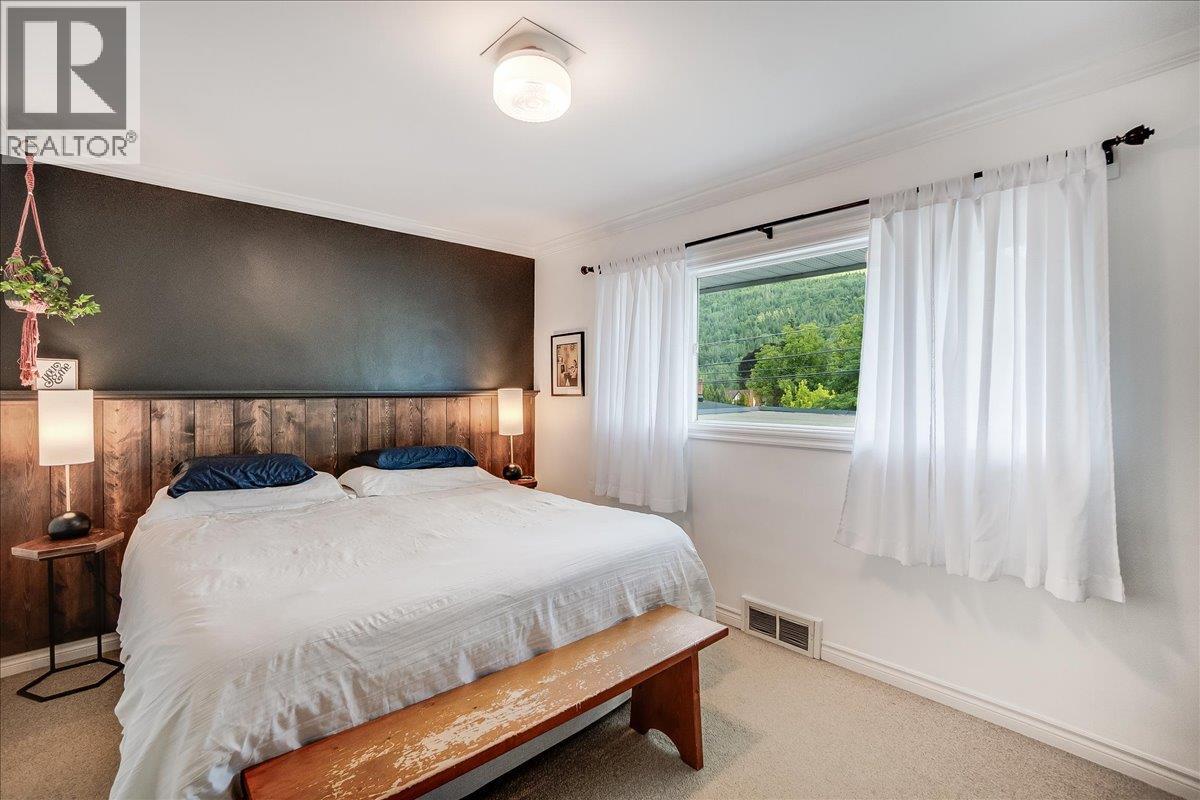 407 Willow Drive, Warfield