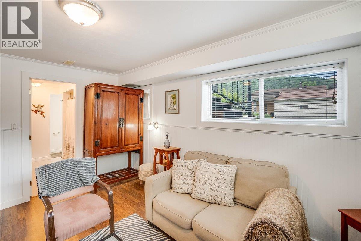 407 Willow Drive, Warfield