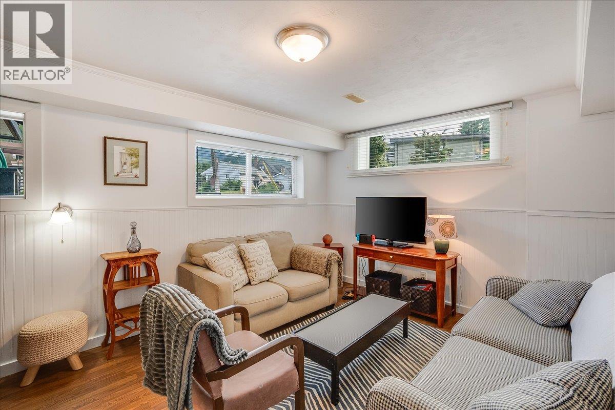 407 Willow Drive, Warfield