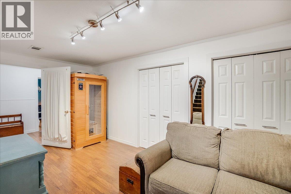 407 Willow Drive, Warfield