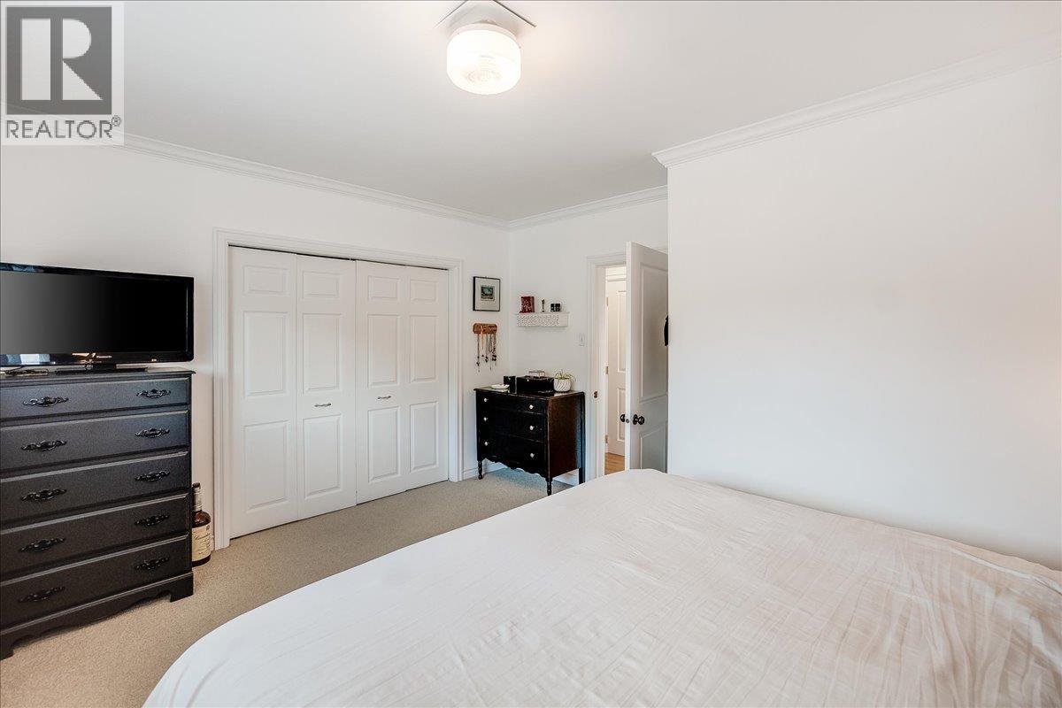 407 Willow Drive, Warfield