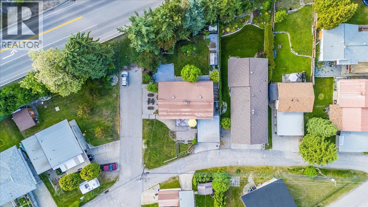 407 Willow Drive, Warfield