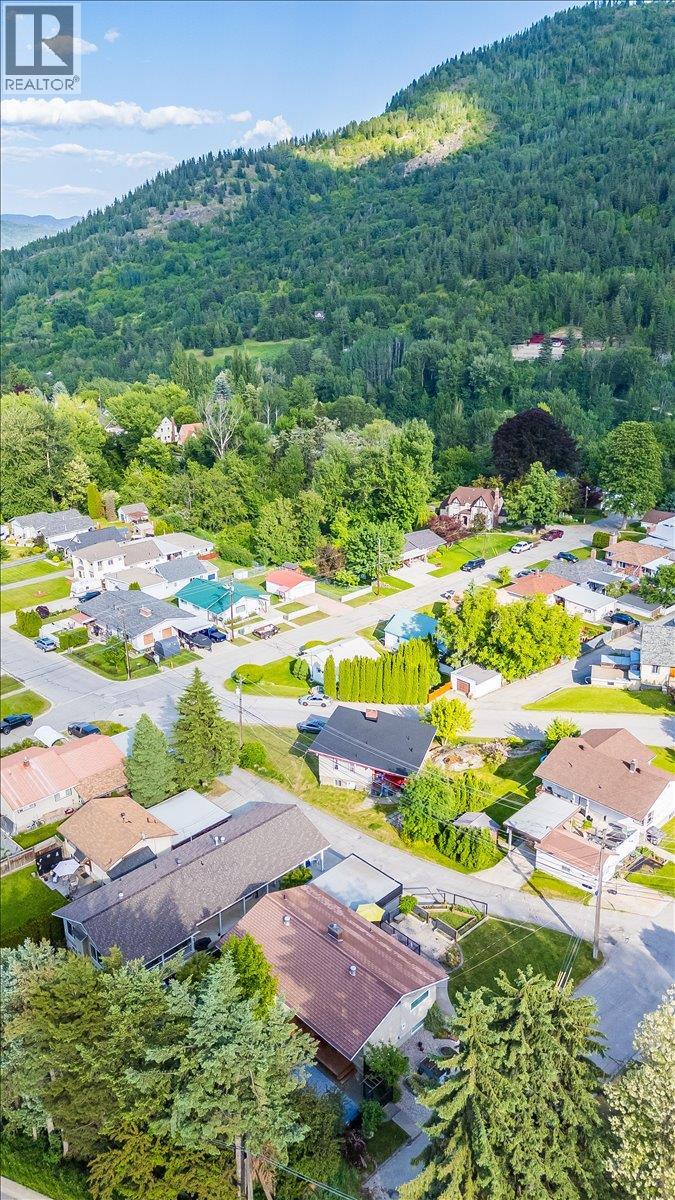 407 Willow Drive, Warfield