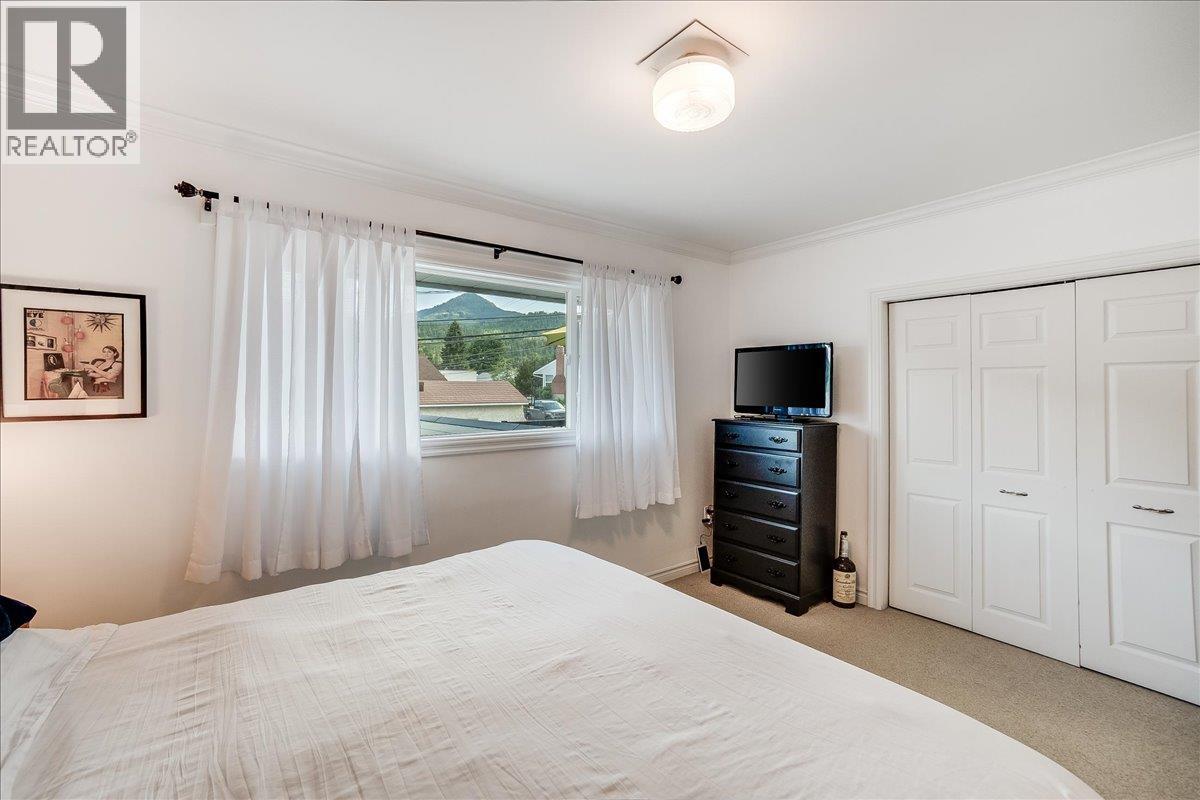 407 Willow Drive, Warfield