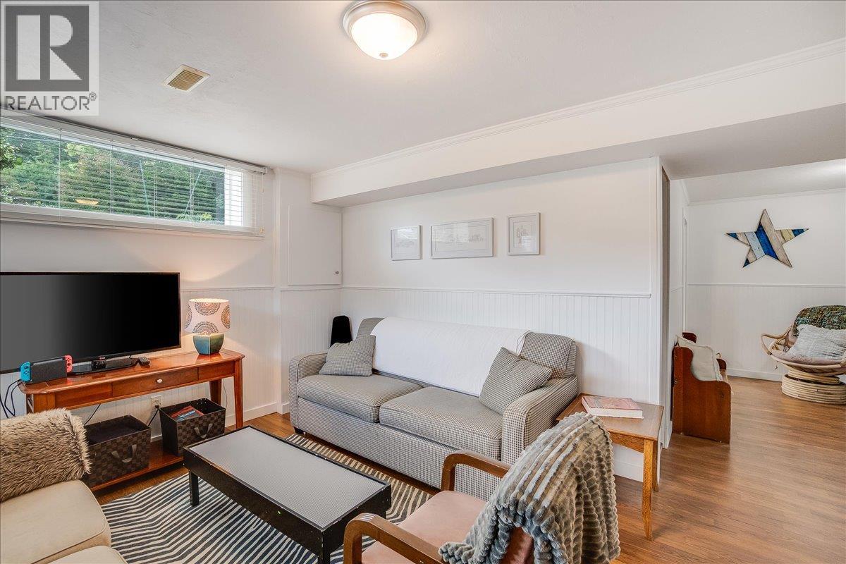 407 Willow Drive, Warfield