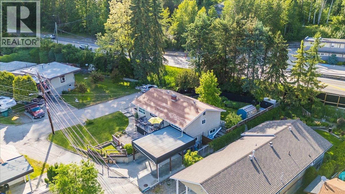 407 Willow Drive, Warfield