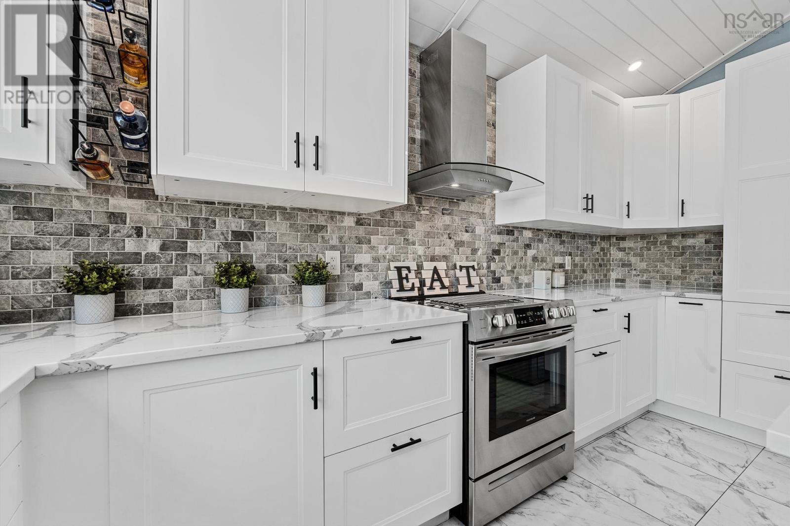 Property 13 of 49 of 704 Waverley Road