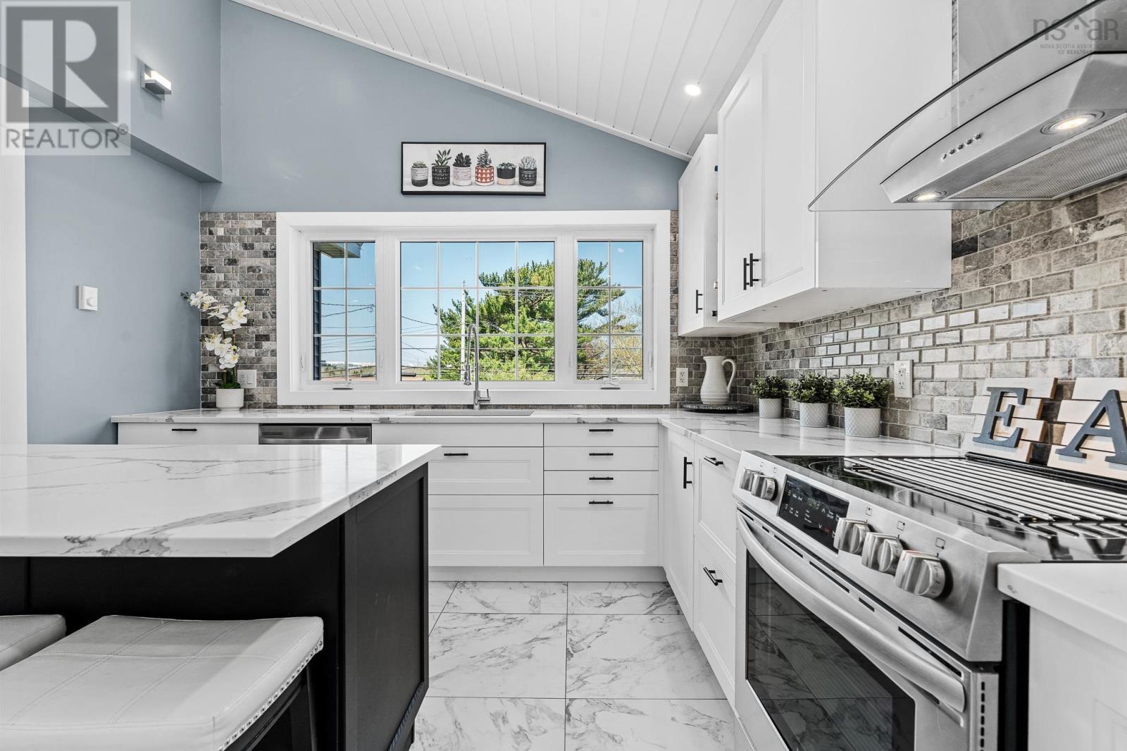 Property 15 of 49 of 704 Waverley Road