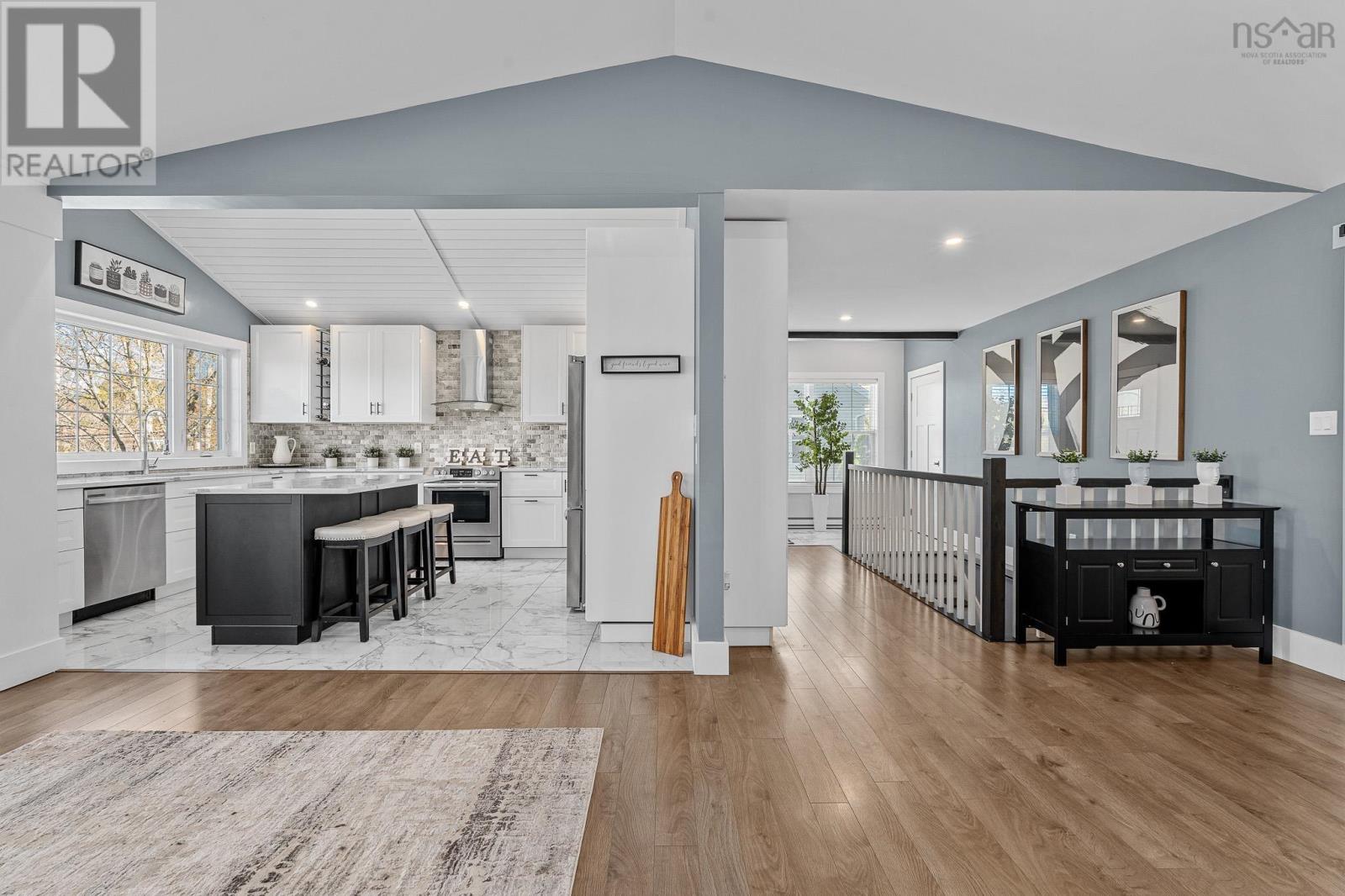 Property 20 of 49 of 704 Waverley Road