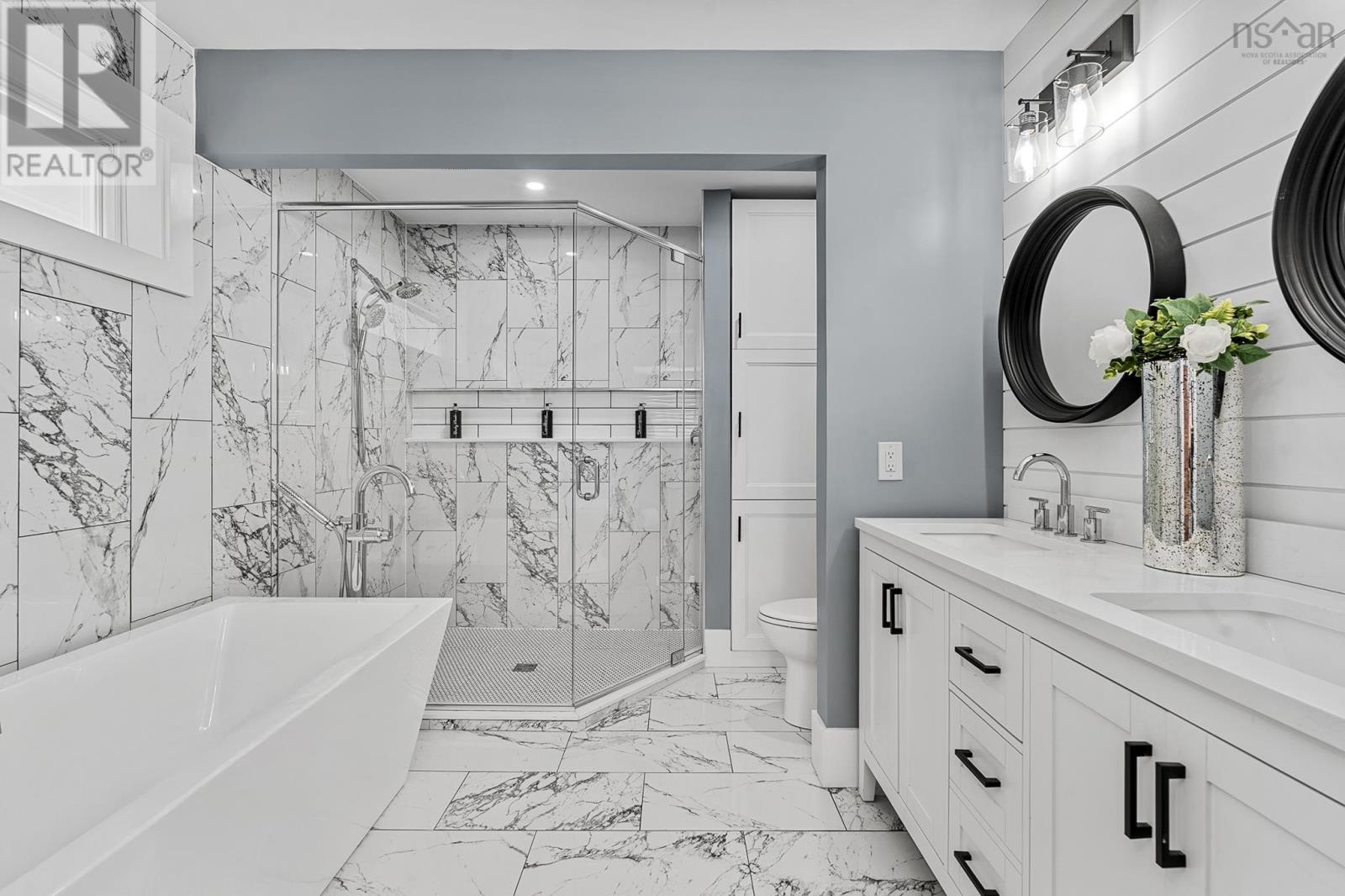 Property 32 of 49 of 704 Waverley Road