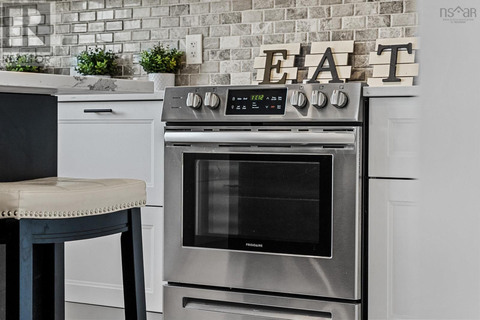 Property 16 of 49 of 704 Waverley Road