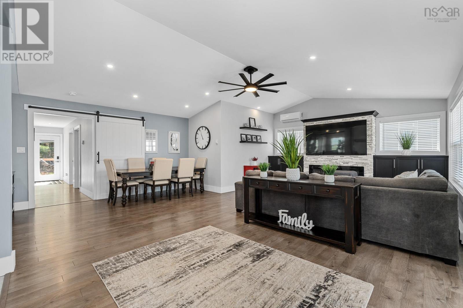 Property 21 of 49 of 704 Waverley Road