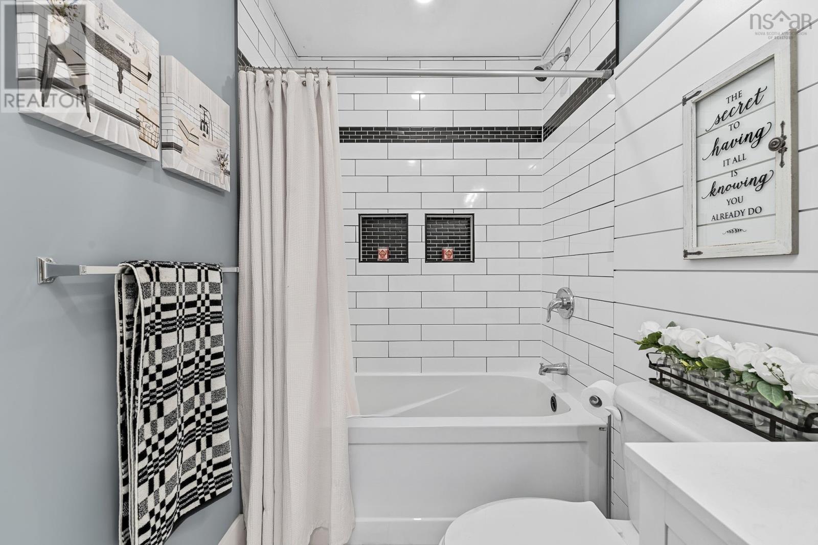 Property 37 of 49 of 704 Waverley Road