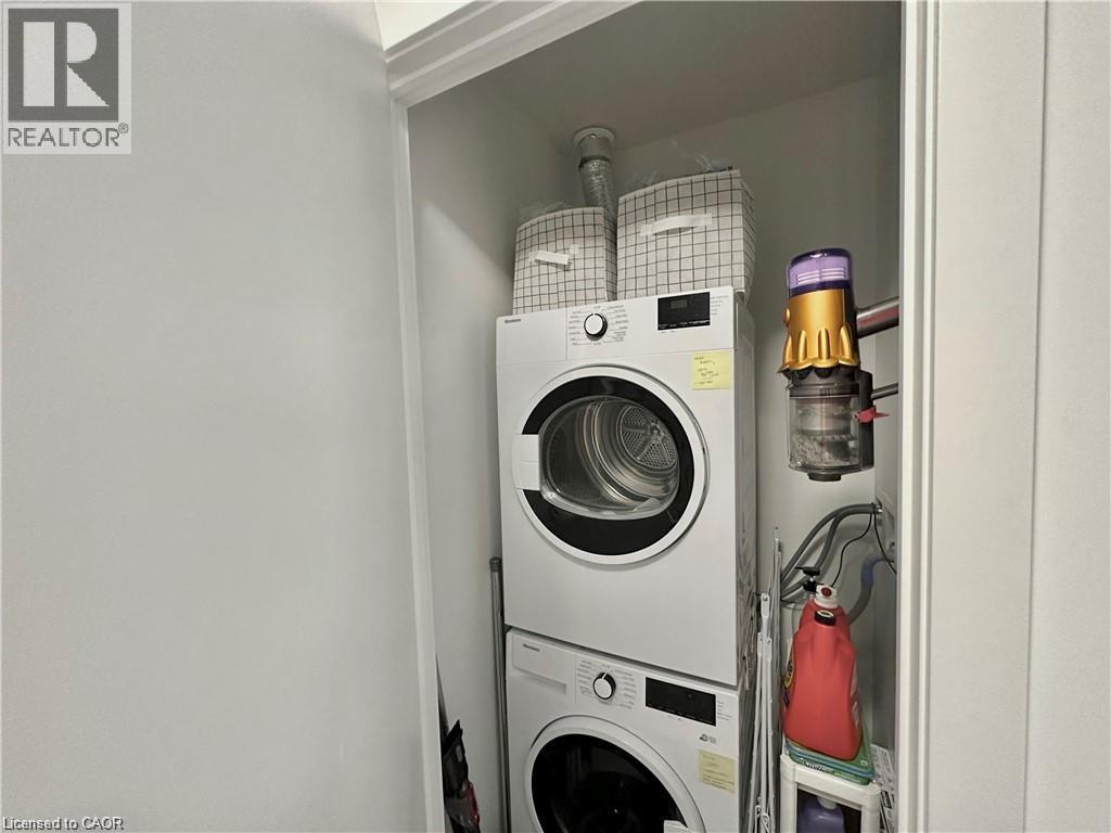 #1114 15 WELLINGTON STREET S - 21
