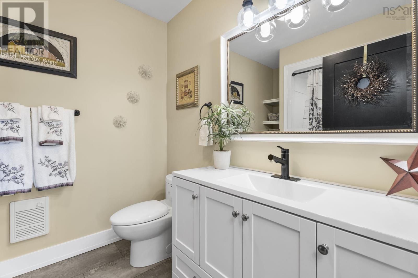 Property 19 of 37 of 13691 Highway 1