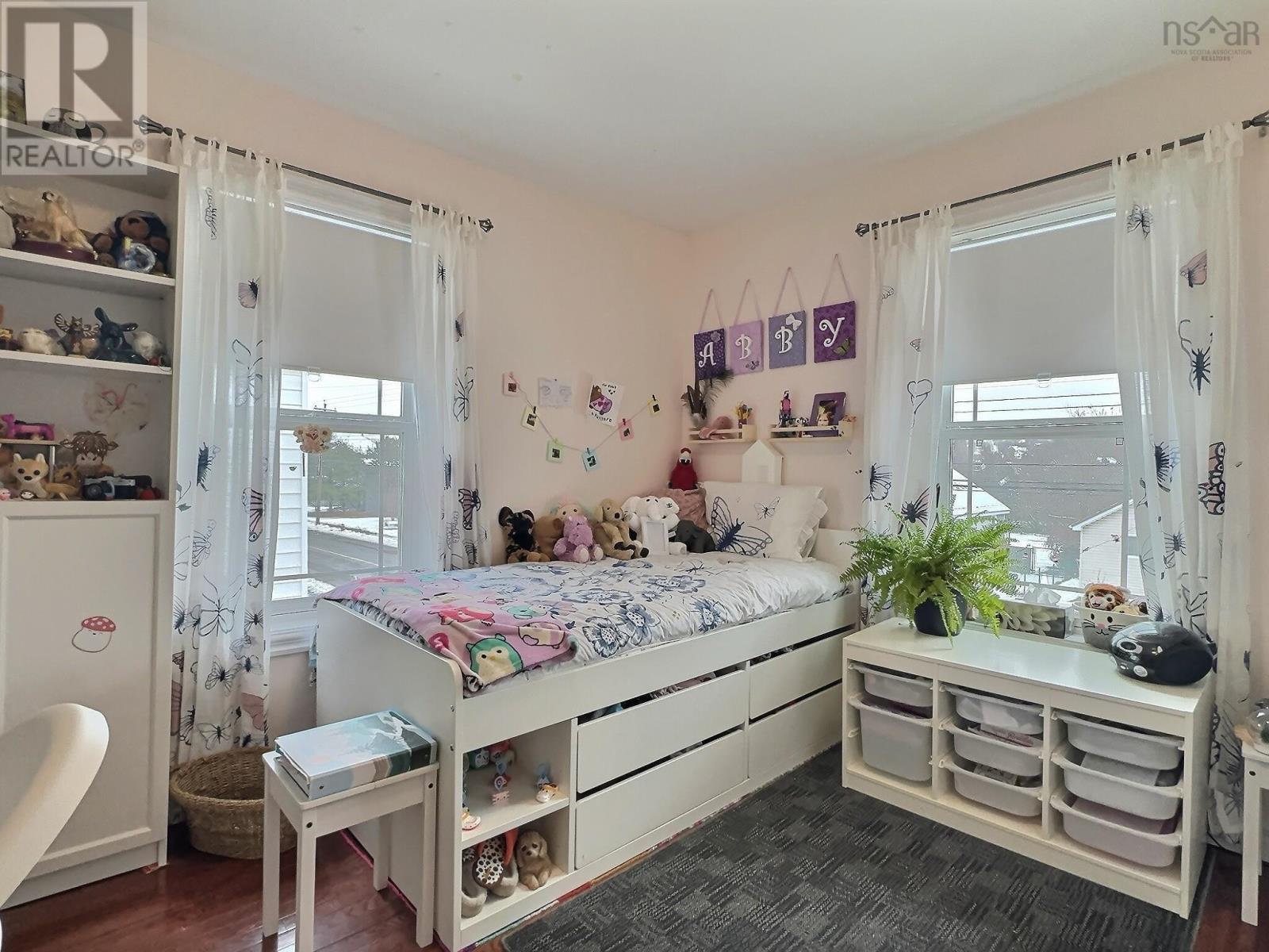 Property 12 of 21 of 355 Queen Street