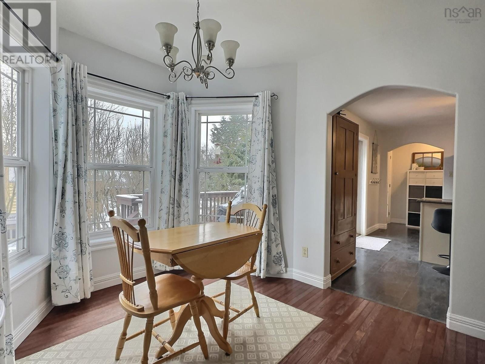 Property 6 of 21 of 355 Queen Street