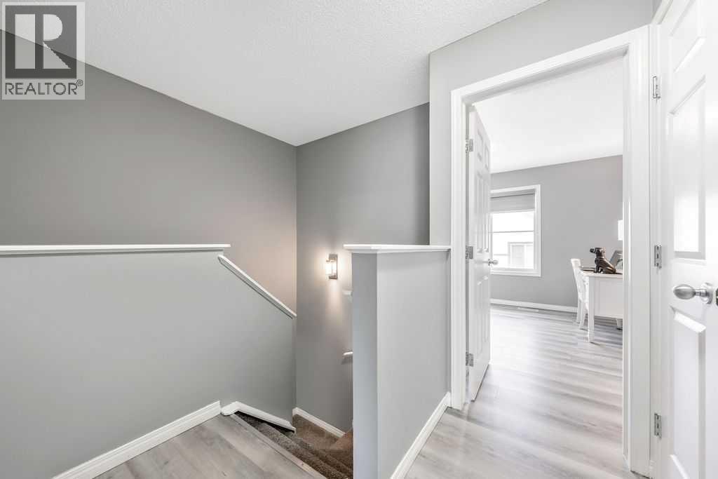 Single Family House 4 Level for Sale in  Everhollow Heights SW Evergreen Calgary 