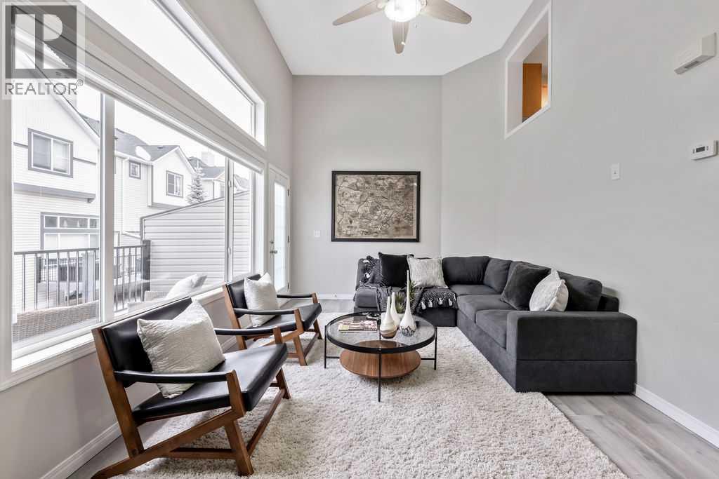 Single Family House 4 Level for Sale in  Everhollow Heights SW Evergreen Calgary 