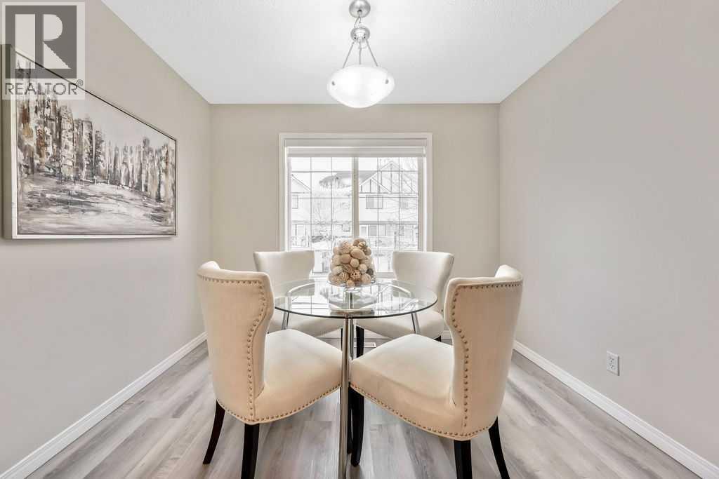 Single Family House 4 Level for Sale in  Everhollow Heights SW Evergreen Calgary 