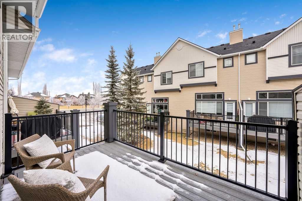 Single Family House 4 Level for Sale in  Everhollow Heights SW Evergreen Calgary 