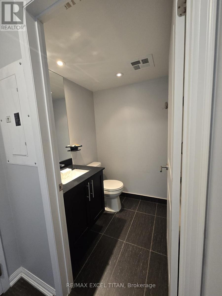 1715 - 400 ADELAIDE STREET E - Photo 4 of 15, Toronto (Moss Park), Ontario