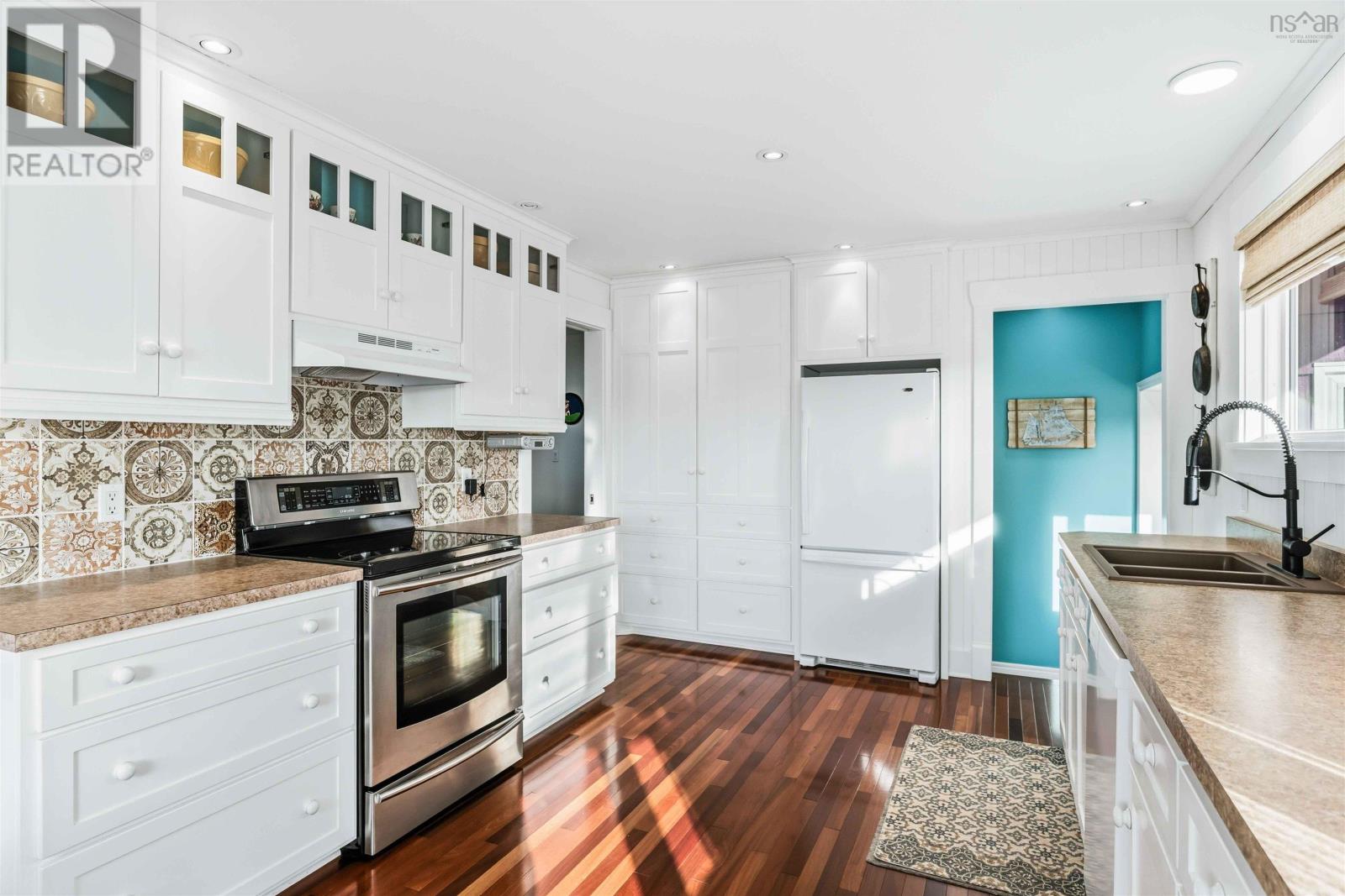 Property 15 of 47 of 93 Across the Meadow Road