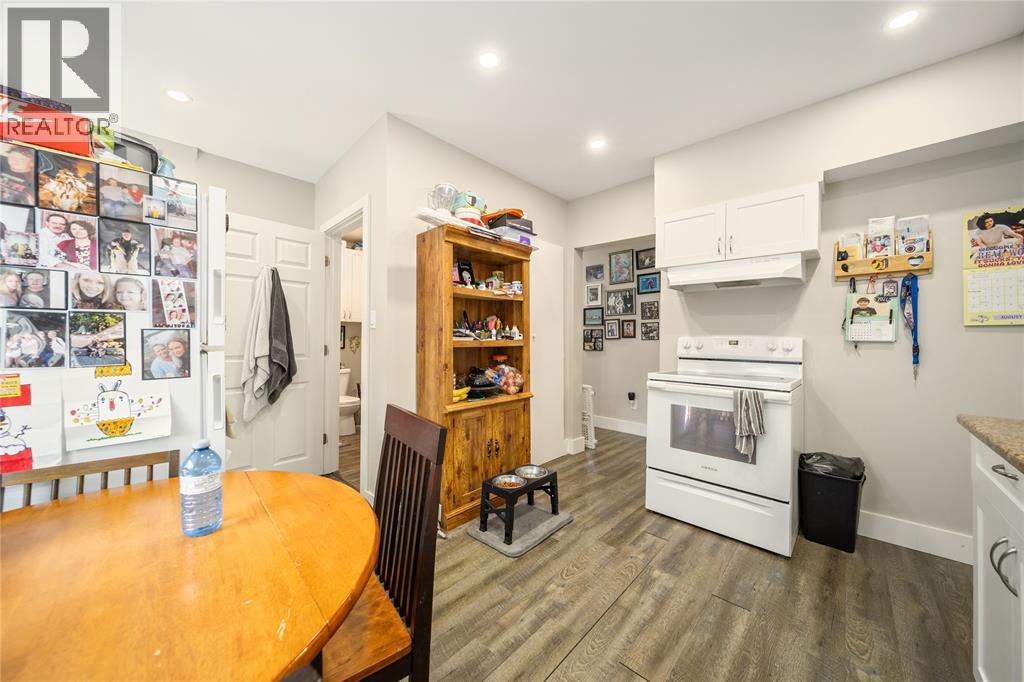 404 RUSSELL STREET - 11
