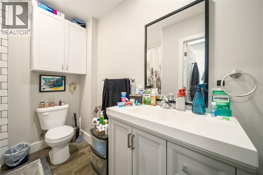 404 RUSSELL STREET - 12