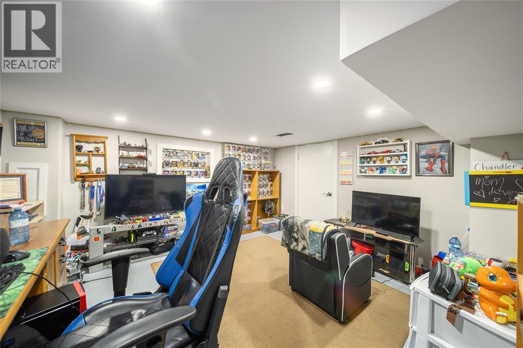 404 RUSSELL STREET - 13