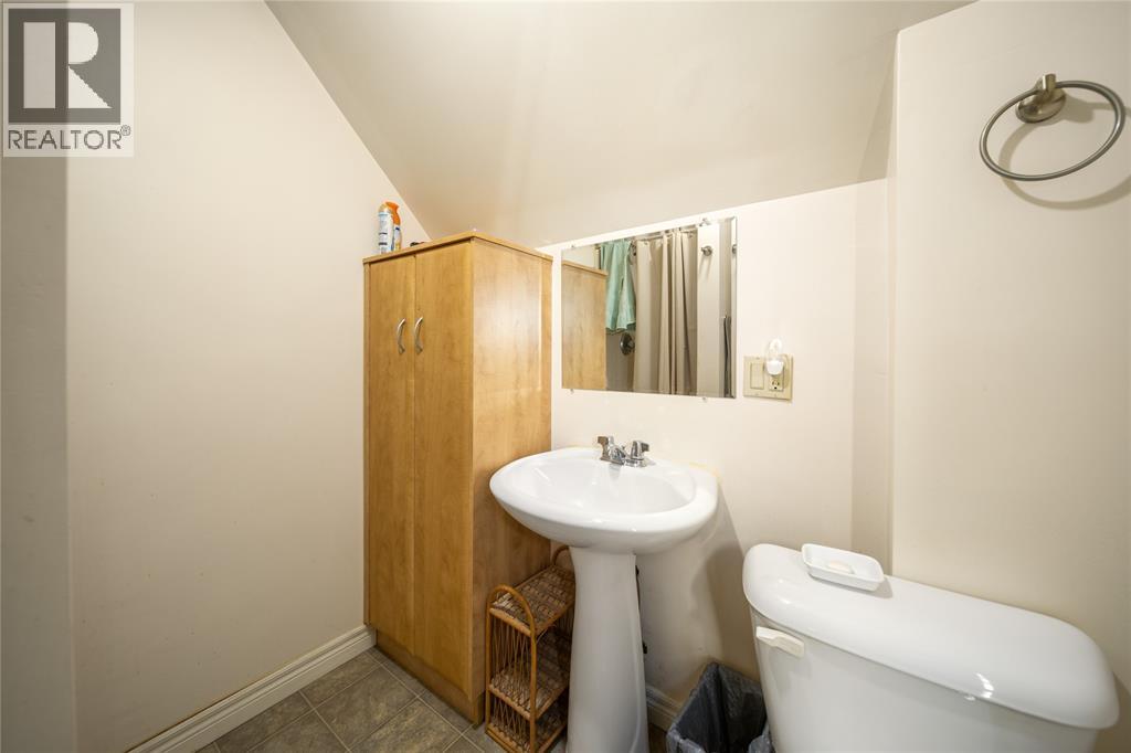 404 RUSSELL STREET - 16