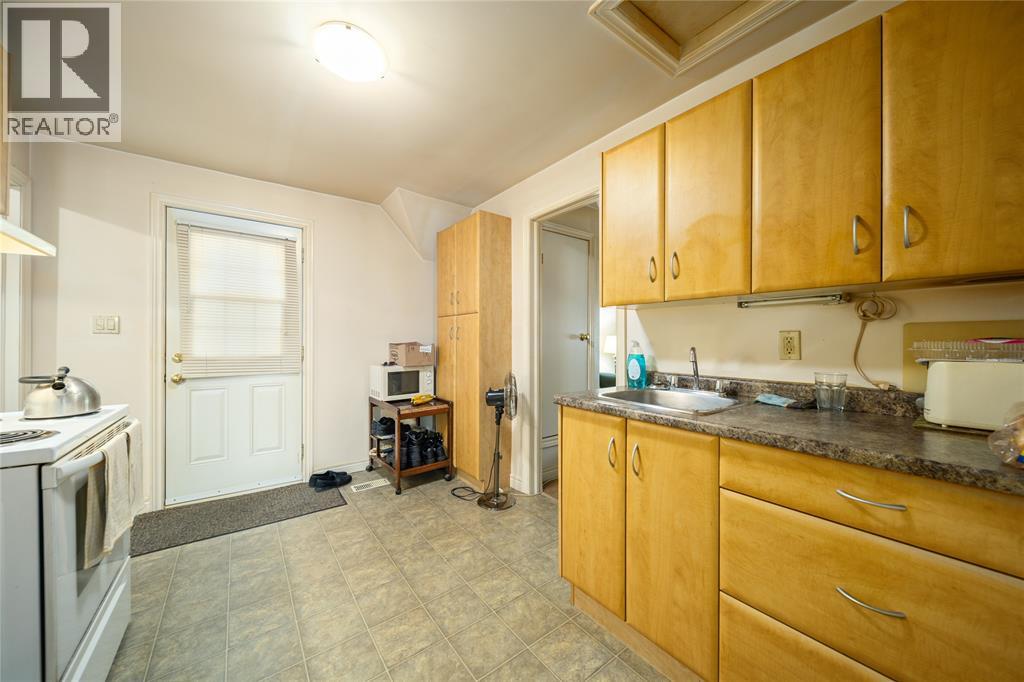 404 RUSSELL STREET - 19