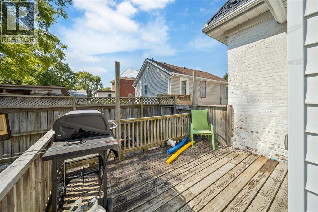 404 RUSSELL STREET - 25