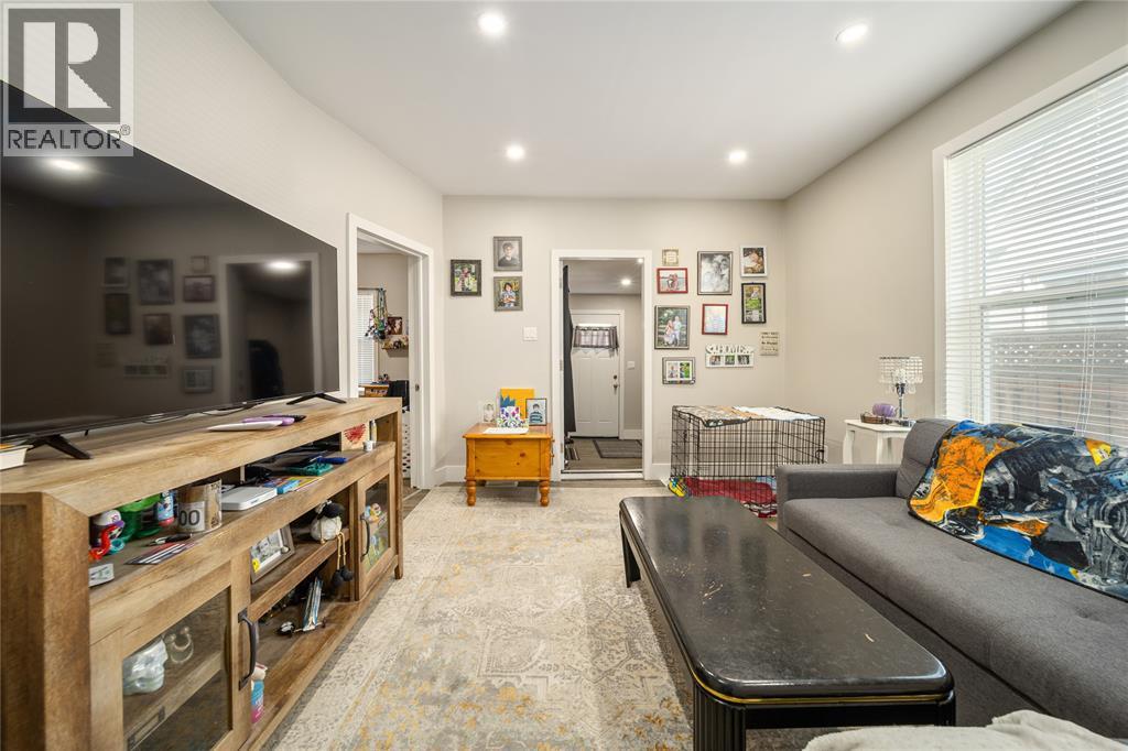 404 RUSSELL STREET - 6