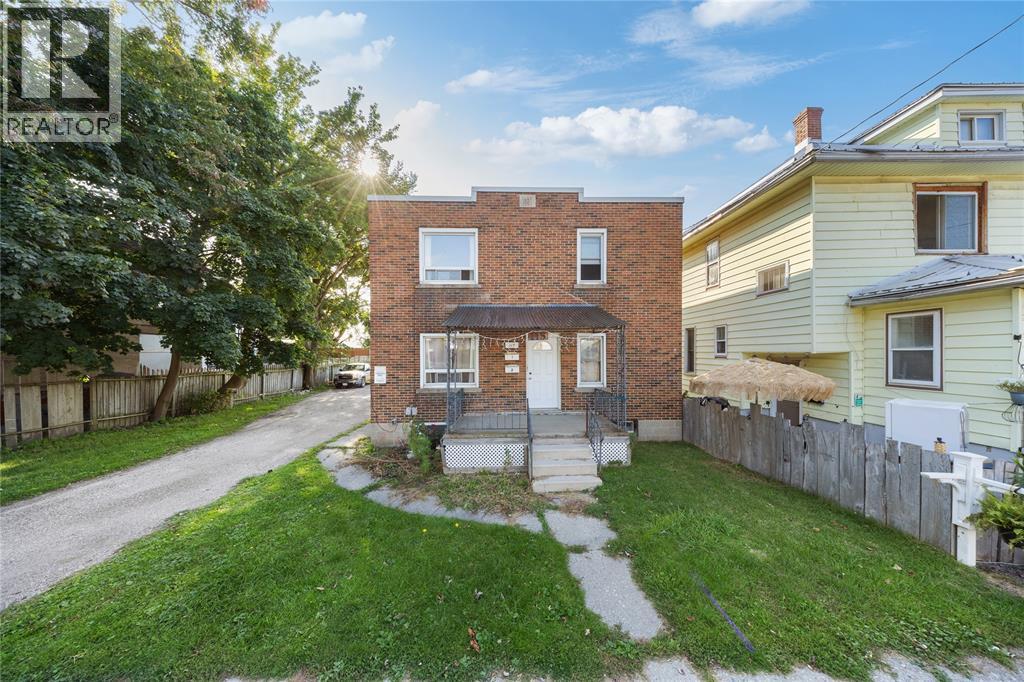 115 BROCK STREET North - 1
