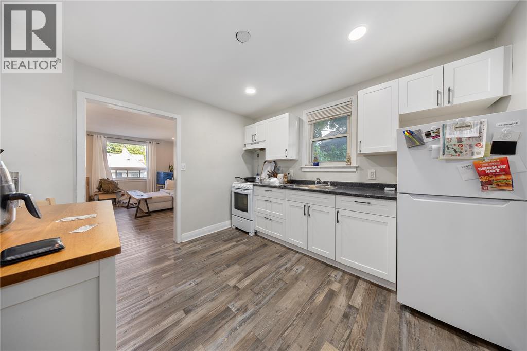 115 BROCK STREET North - 10