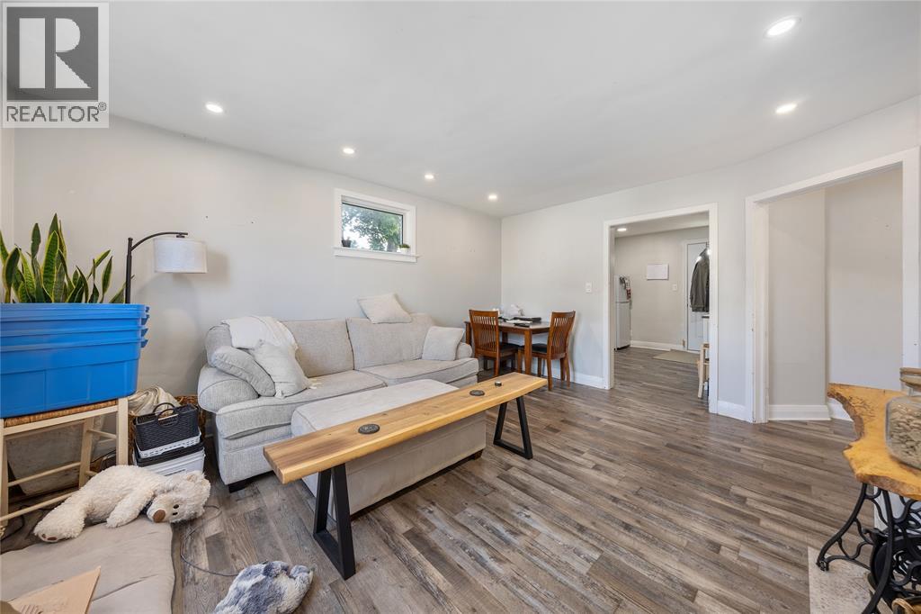 115 BROCK STREET North - 13