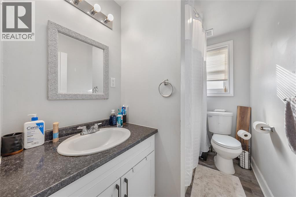 115 BROCK STREET North - 14