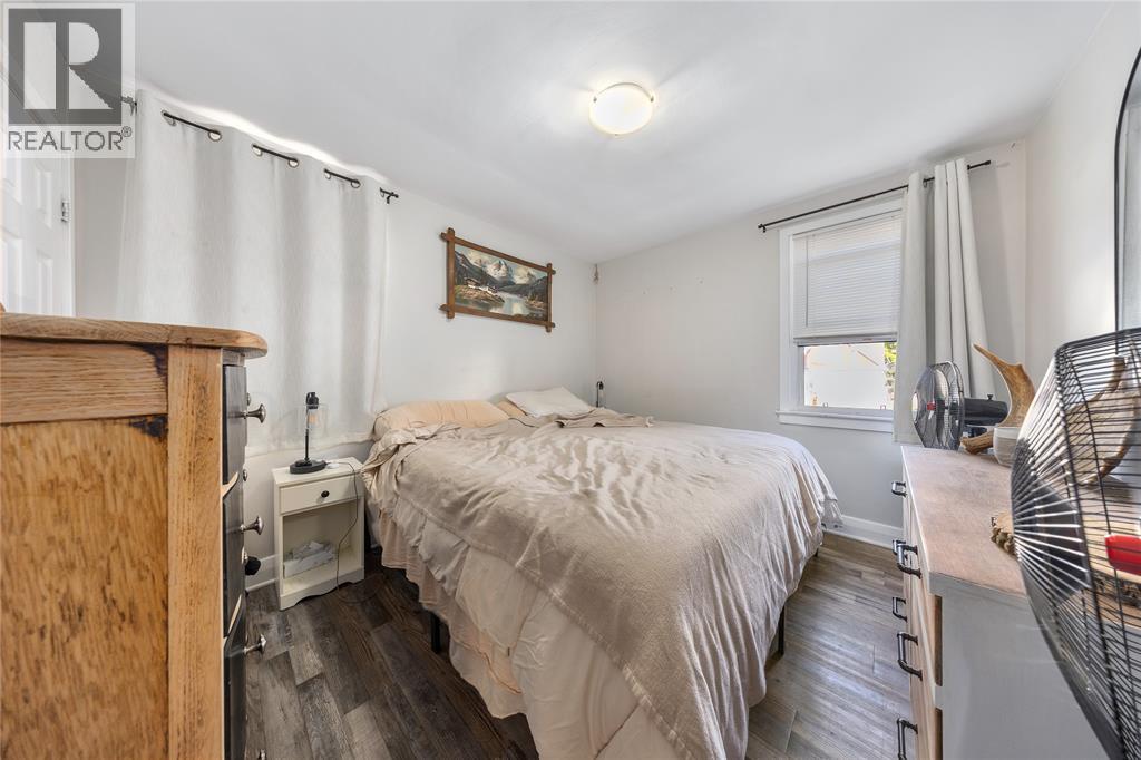 115 BROCK STREET North - 16