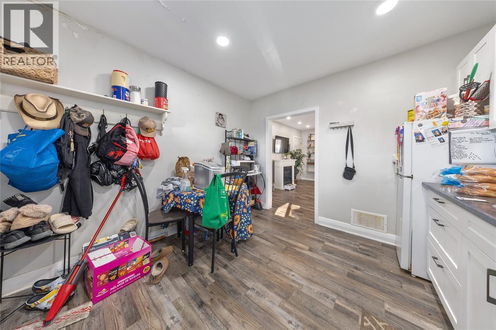 115 BROCK STREET North - 18