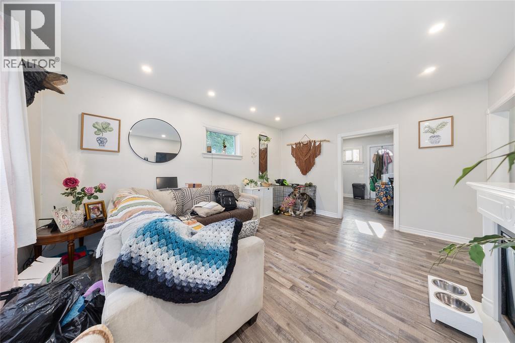 115 BROCK STREET North - 21