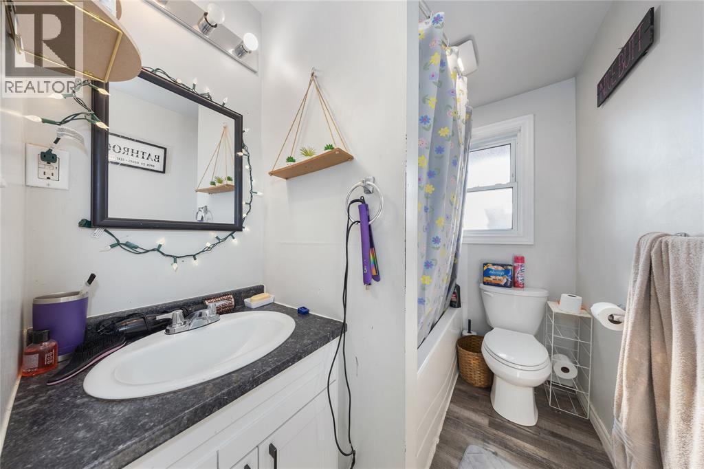 115 BROCK STREET North - 22